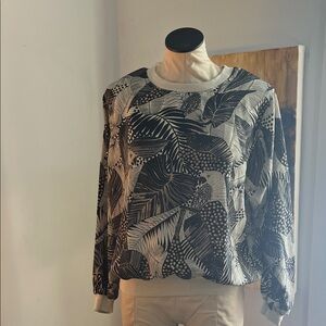 Women's Black and White Patterned Top